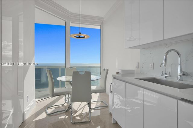 4779 Collins Ave PH 4301, Miami Beach, FL 33140