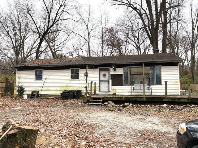 2555 E 1071 N, Demotte, IN 46310