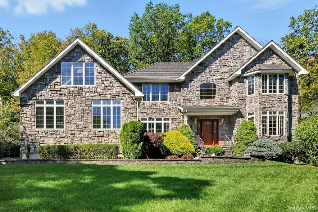 4 Hamlet Way, Hopewell Junction, NY 12533