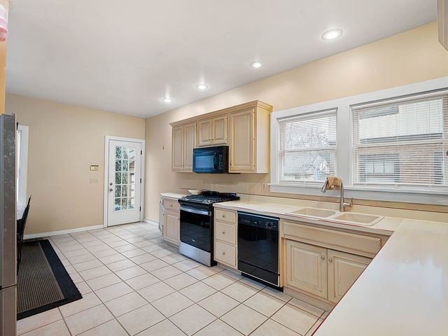 812 Garfield Avenue, Rockford, IL 61103