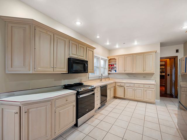 812 Garfield Avenue, Rockford, IL 61103