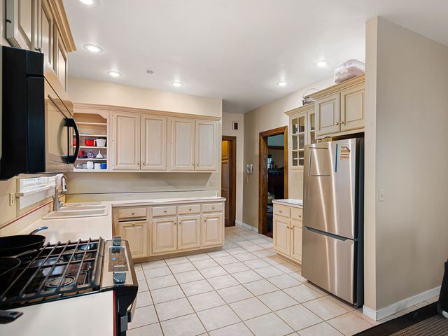 812 Garfield Avenue, Rockford, IL 61103