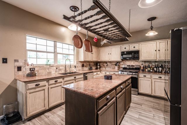 1015 Highlands Woods Drive, Highlands, TX 77562