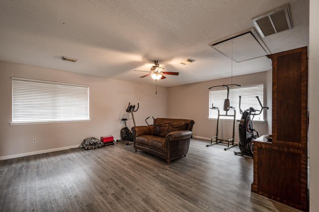 1015 Highlands Woods Drive, Highlands, TX 77562
