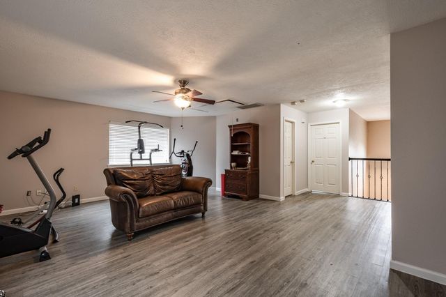 1015 Highlands Woods Drive, Highlands, TX 77562