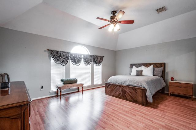 1015 Highlands Woods Drive, Highlands, TX 77562