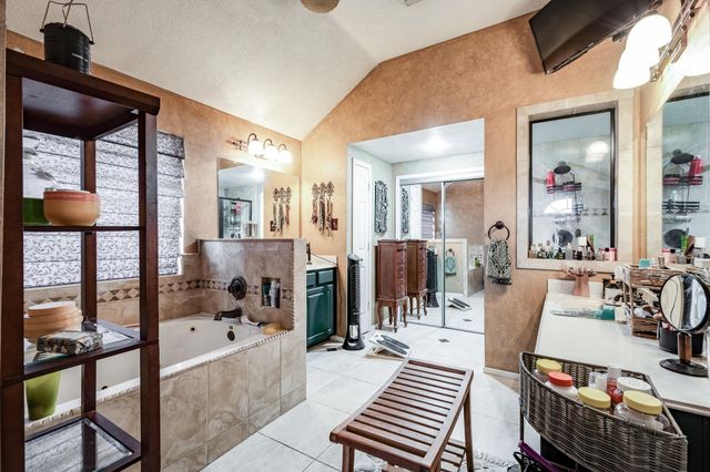 1015 Highlands Woods Drive, Highlands, TX 77562