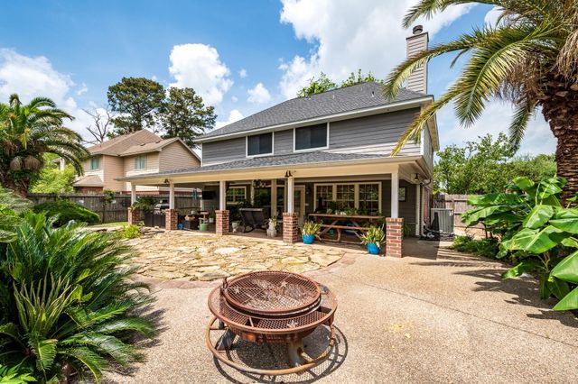 1015 Highlands Woods Drive, Highlands, TX 77562