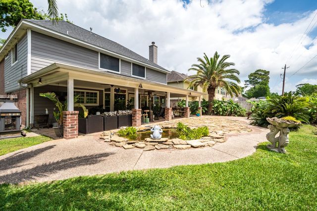 1015 Highlands Woods Drive, Highlands, TX 77562