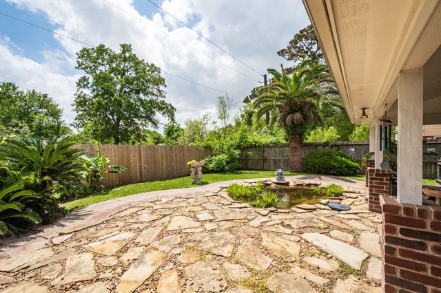 1015 Highlands Woods Drive, Highlands, TX 77562