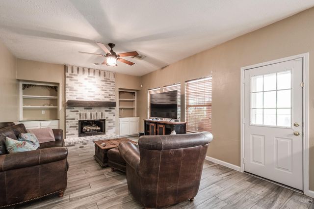 1015 Highlands Woods Drive, Highlands, TX 77562