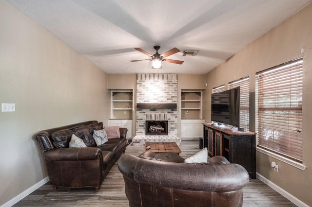 1015 Highlands Woods Drive, Highlands, TX 77562