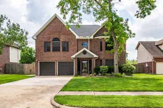 1015 Highlands Woods Drive, Highlands, TX 77562