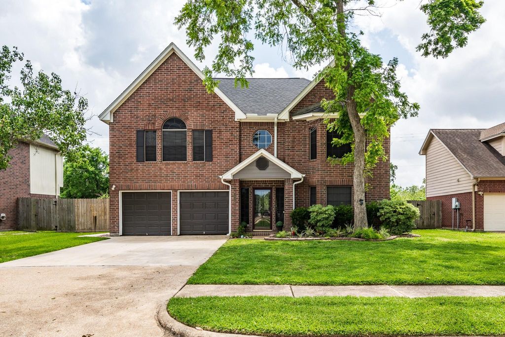 1015 Highlands Woods Drive, Highlands, TX 77562