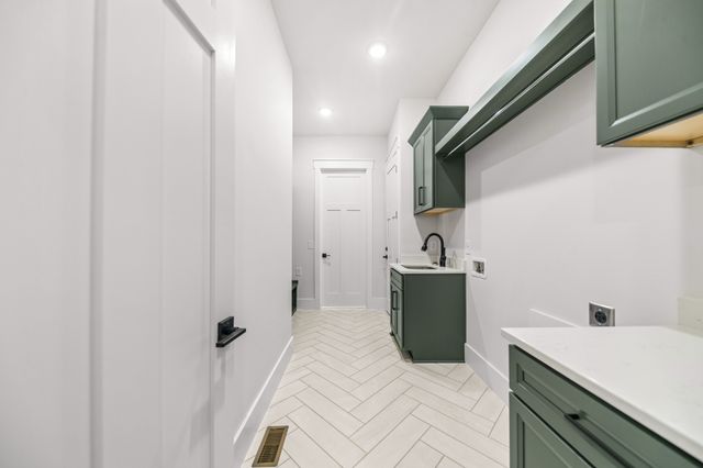 15 Peyton Place, Columbia, TN 38401