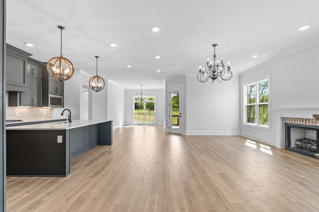 15 Peyton Place, Columbia, TN 38401