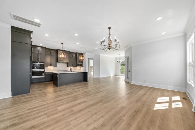 15 Peyton Place, Columbia, TN 38401