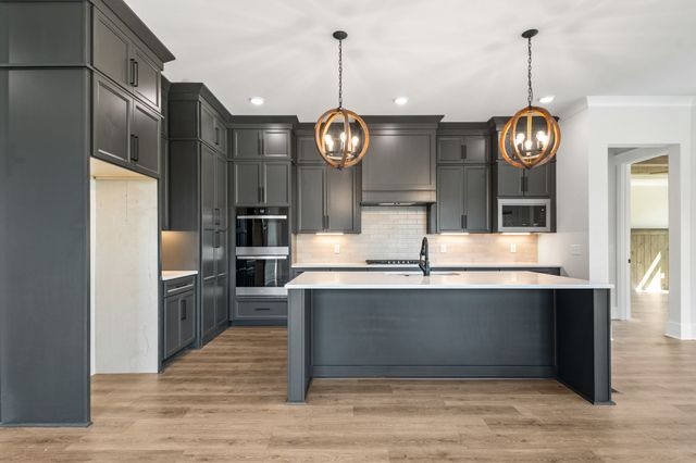 15 Peyton Place, Columbia, TN 38401