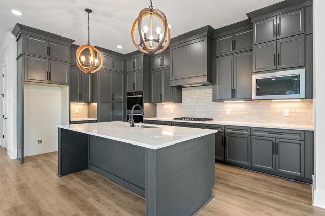 15 Peyton Place, Columbia, TN 38401