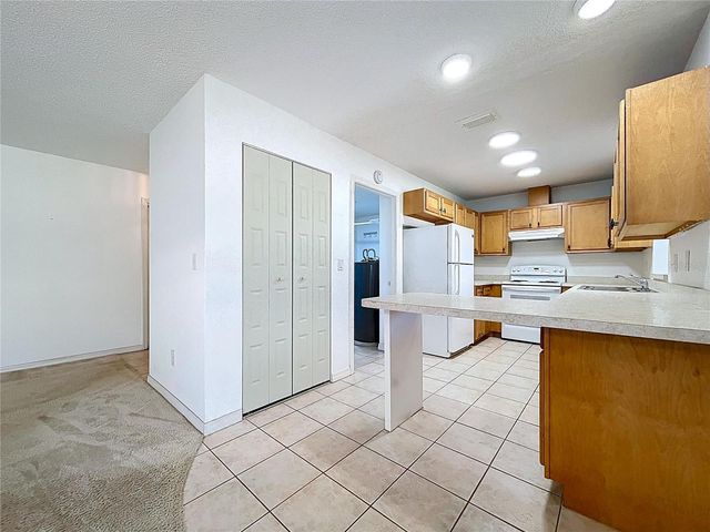 2102 HEMBURY PLACE SE 34, Sun City Center, FL 33573