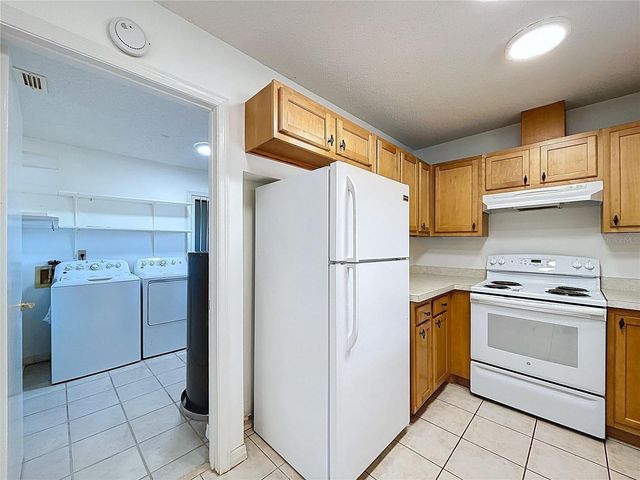 2102 HEMBURY PLACE SE 34, Sun City Center, FL 33573