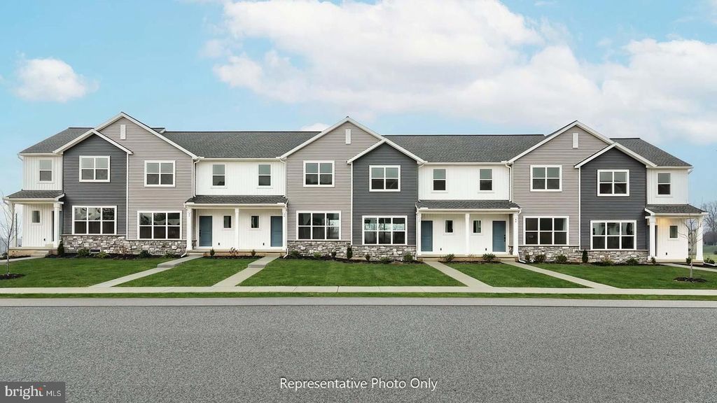 42 N CONIFER DR, Elizabethtown, PA 17022