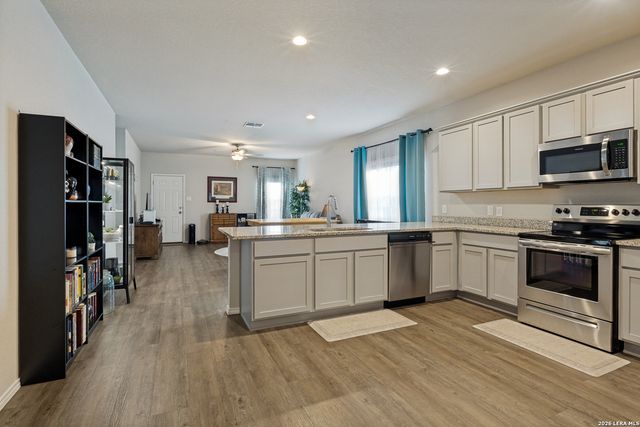 13011 HEATHERS SUN, St Hedwig, TX 78152