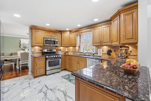 39 Foreston Circle, Manorville, NY 11949