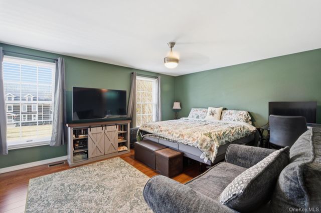 39 Foreston Circle, Manorville, NY 11949