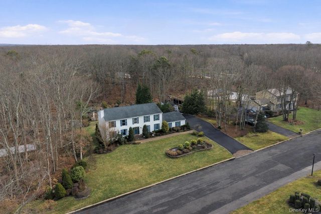 39 Foreston Circle, Manorville, NY 11949