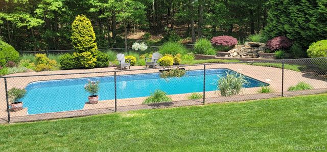 39 Foreston Circle, Manorville, NY 11949