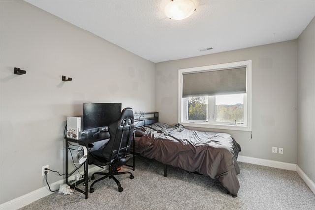 7628 Silverstone Court, Johnston, IA 50131