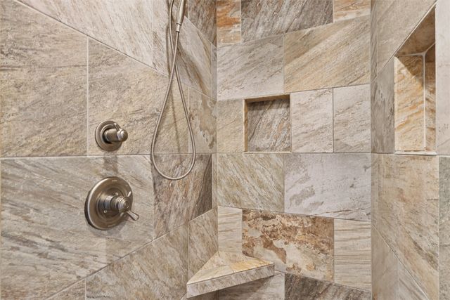 7628 Silverstone Court, Johnston, IA 50131