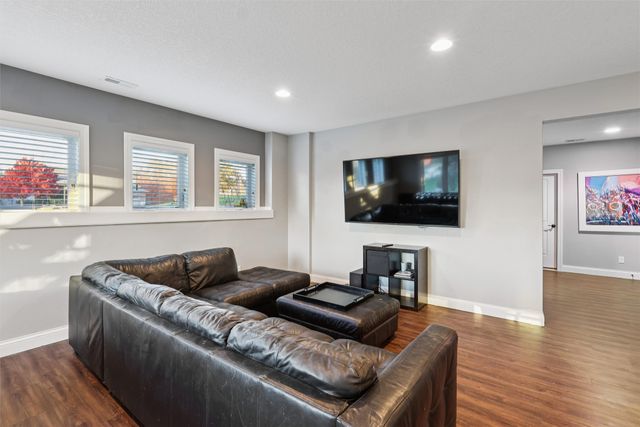 7628 Silverstone Court, Johnston, IA 50131