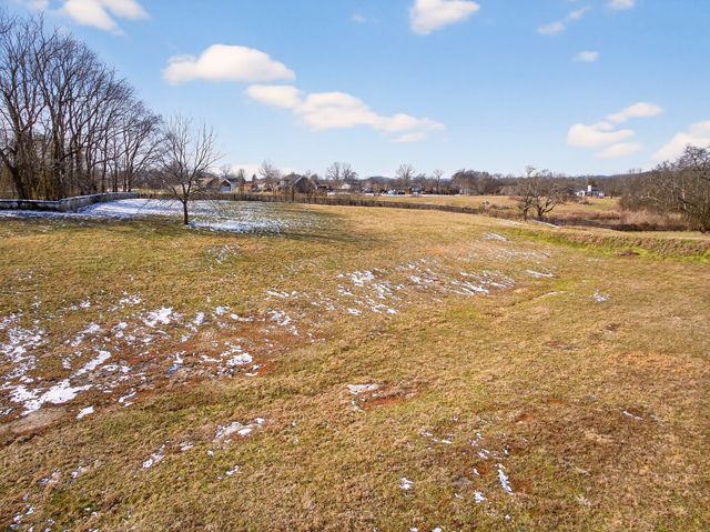 1031 Meridian Dr, Castalian Springs, TN 37031