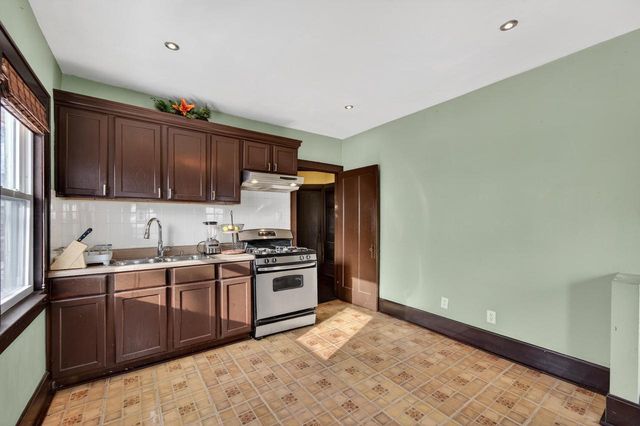 1732 W Scott STREET, Milwaukee, WI 53204