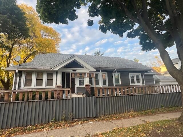 1732 W Scott STREET, Milwaukee, WI 53204