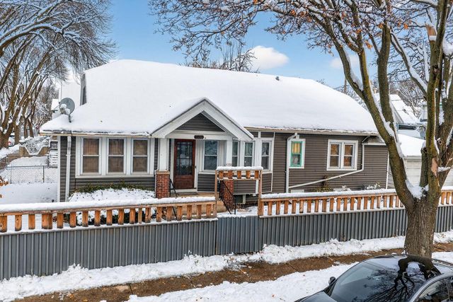 1732 W Scott STREET, Milwaukee, WI 53204