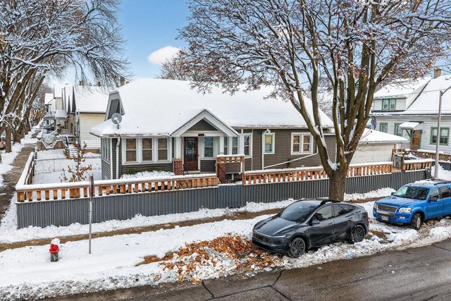 1732 W Scott STREET, Milwaukee, WI 53204