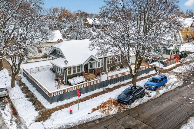 1732 W Scott STREET, Milwaukee, WI 53204