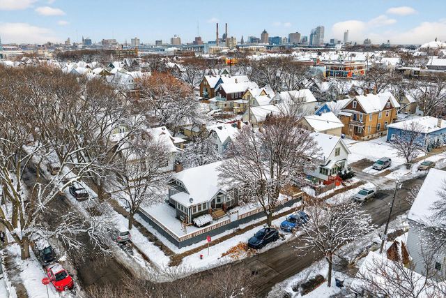 1732 W Scott STREET, Milwaukee, WI 53204