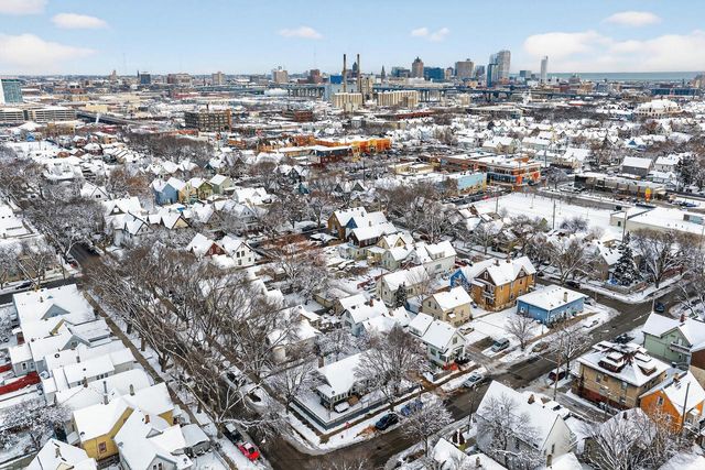 1732 W Scott STREET, Milwaukee, WI 53204