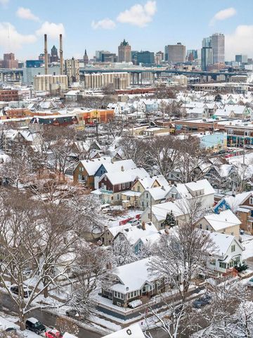 1732 W Scott STREET, Milwaukee, WI 53204