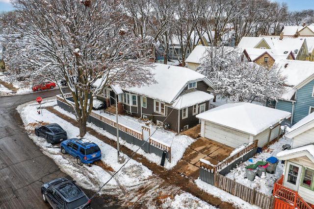 1732 W Scott STREET, Milwaukee, WI 53204