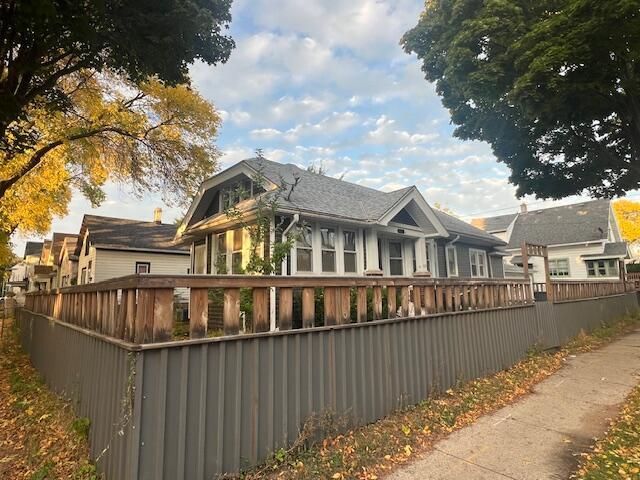 1732 W Scott STREET, Milwaukee, WI 53204