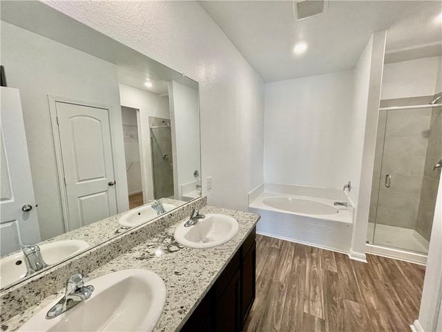 126 Fox Glen TRL, Jarrell, TX 76537