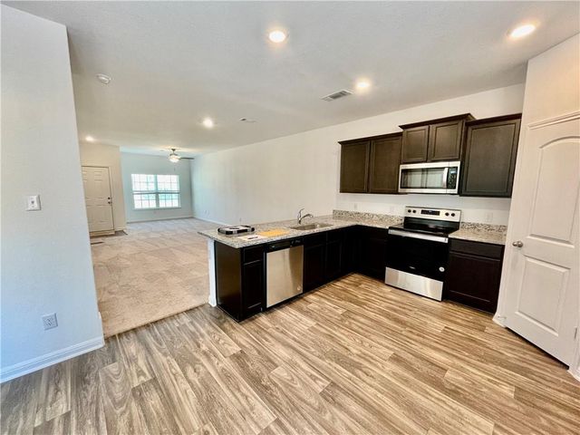 126 Fox Glen TRL, Jarrell, TX 76537