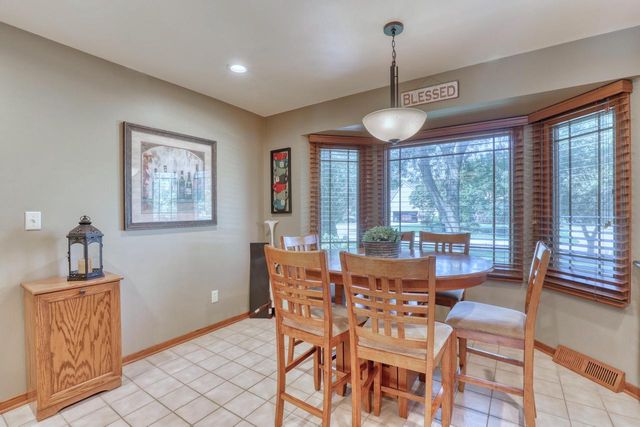 13865 W Linfield DRIVE, New Berlin, WI 53151