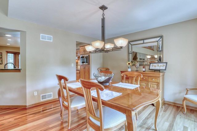 13865 W Linfield DRIVE, New Berlin, WI 53151