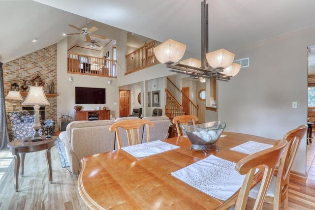 13865 W Linfield DRIVE, New Berlin, WI 53151